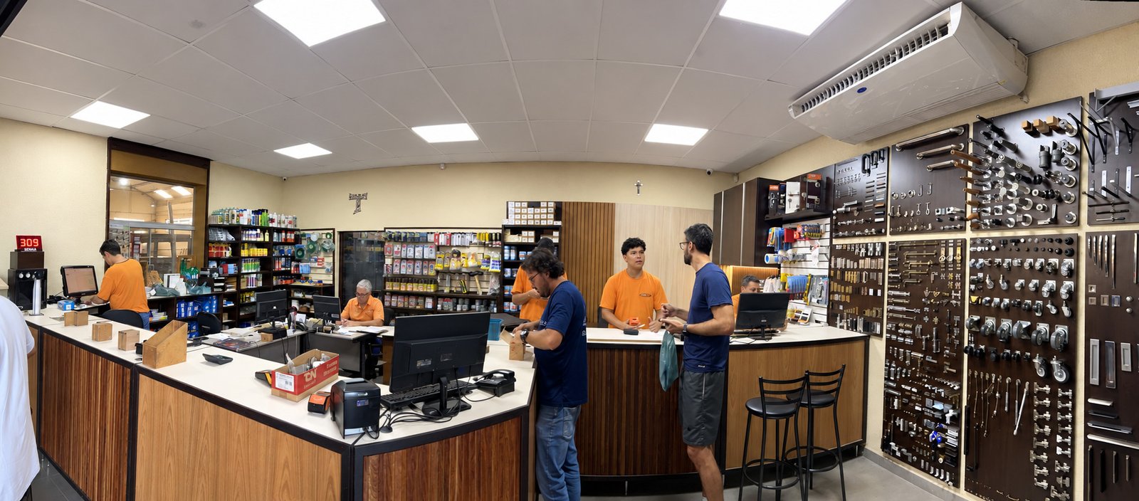 Interior da loja Madefer, Vila Carvalho, Ribeirão Preto